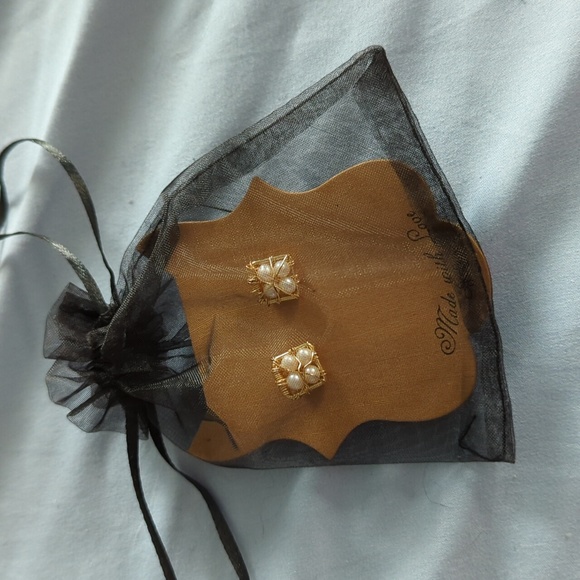 🍍Handmade Wire Wrapped Faux Pearl Earrings 🍍 - Picture 4 of 4